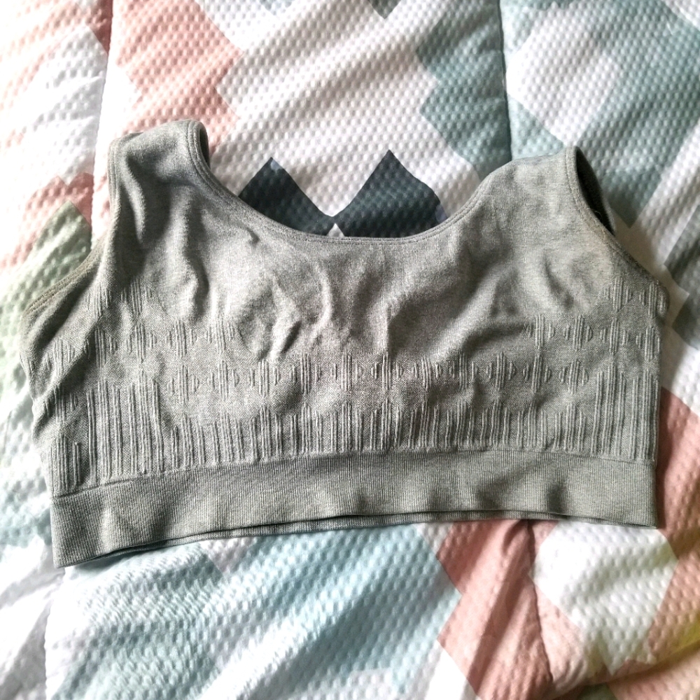 Women's sports bra